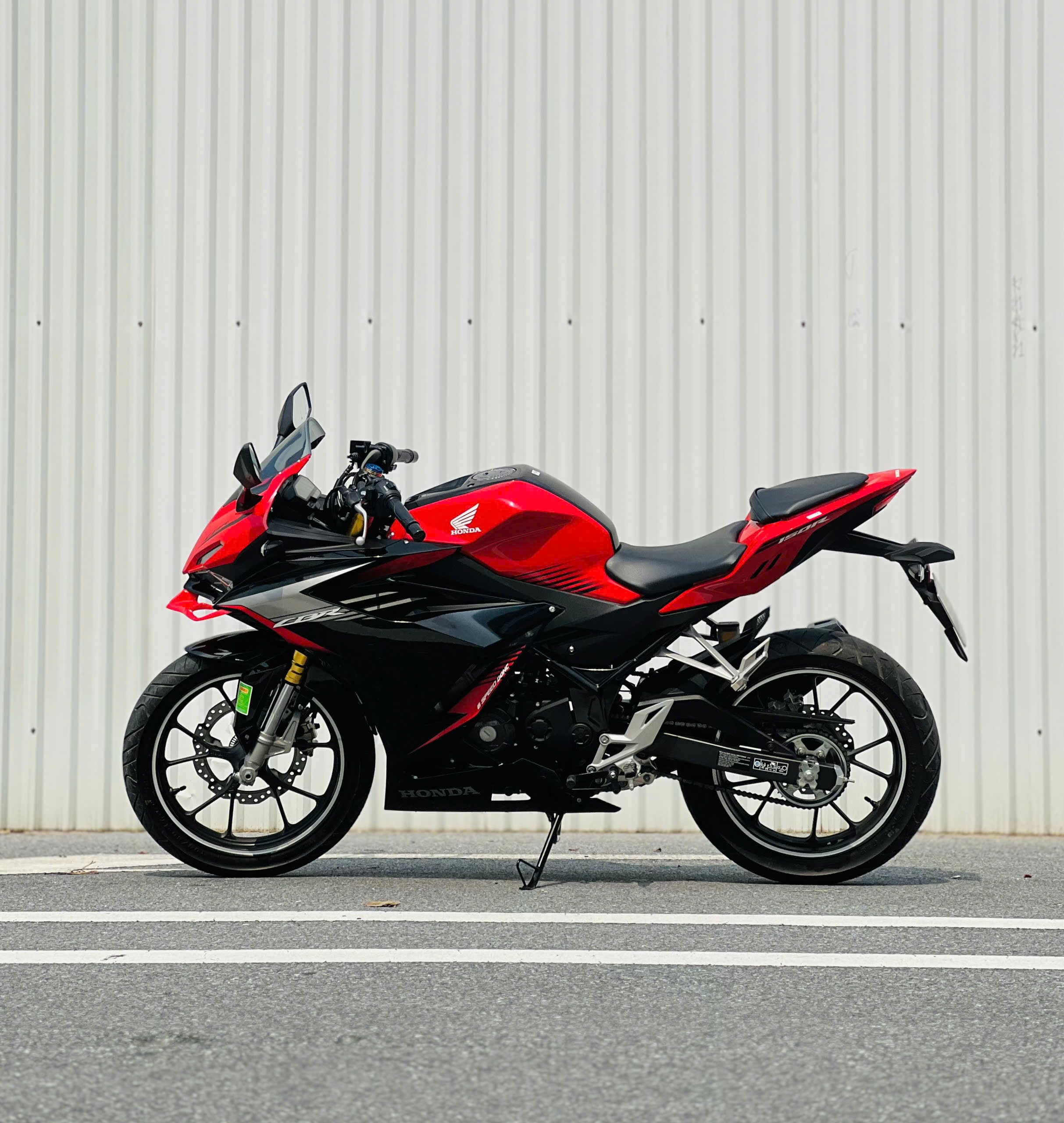 Honda_CBR_150R  • Biển số: 29AV_005.71  • Đăng ký: 2025