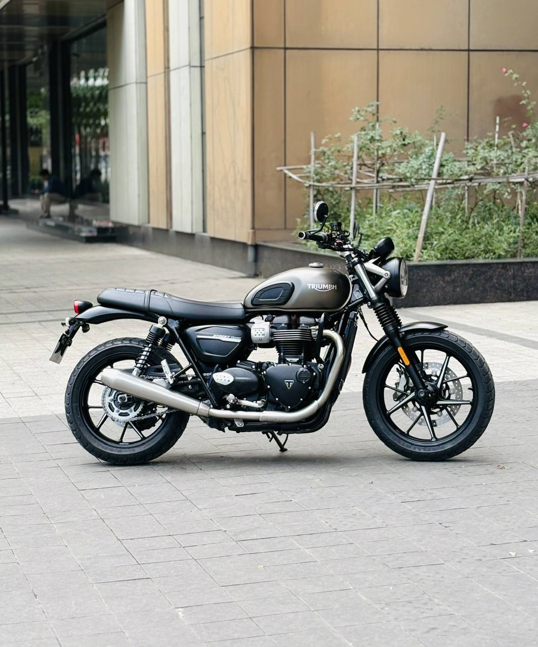 Triumph_Street_Twin  • Biển số: #29A1_30321  • Đăng Ký : 2020