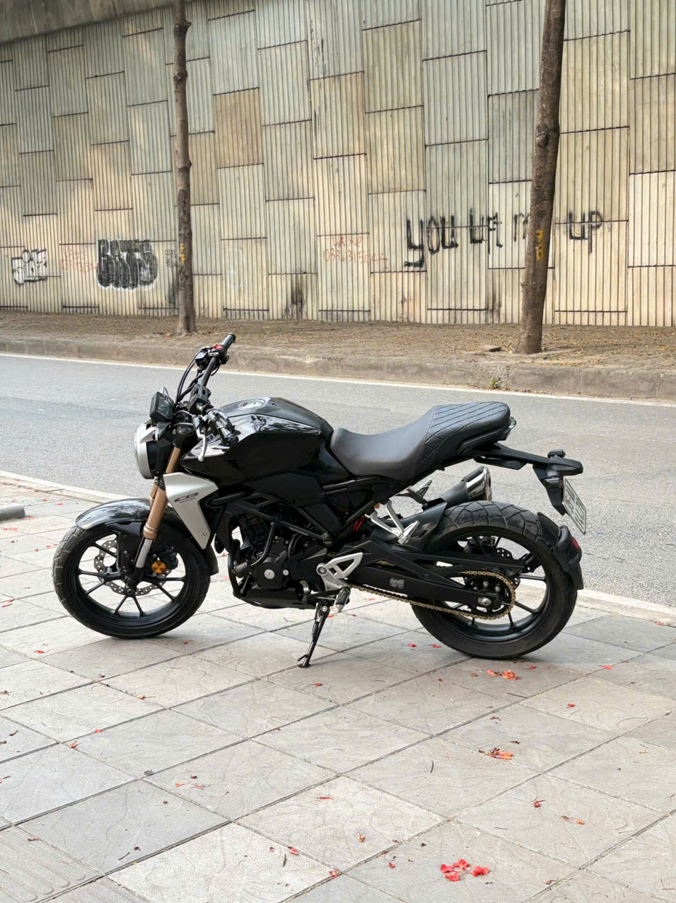 Honda_CB_300  • Biển số: 35AA_144.78  • Đăng Ký : 2020