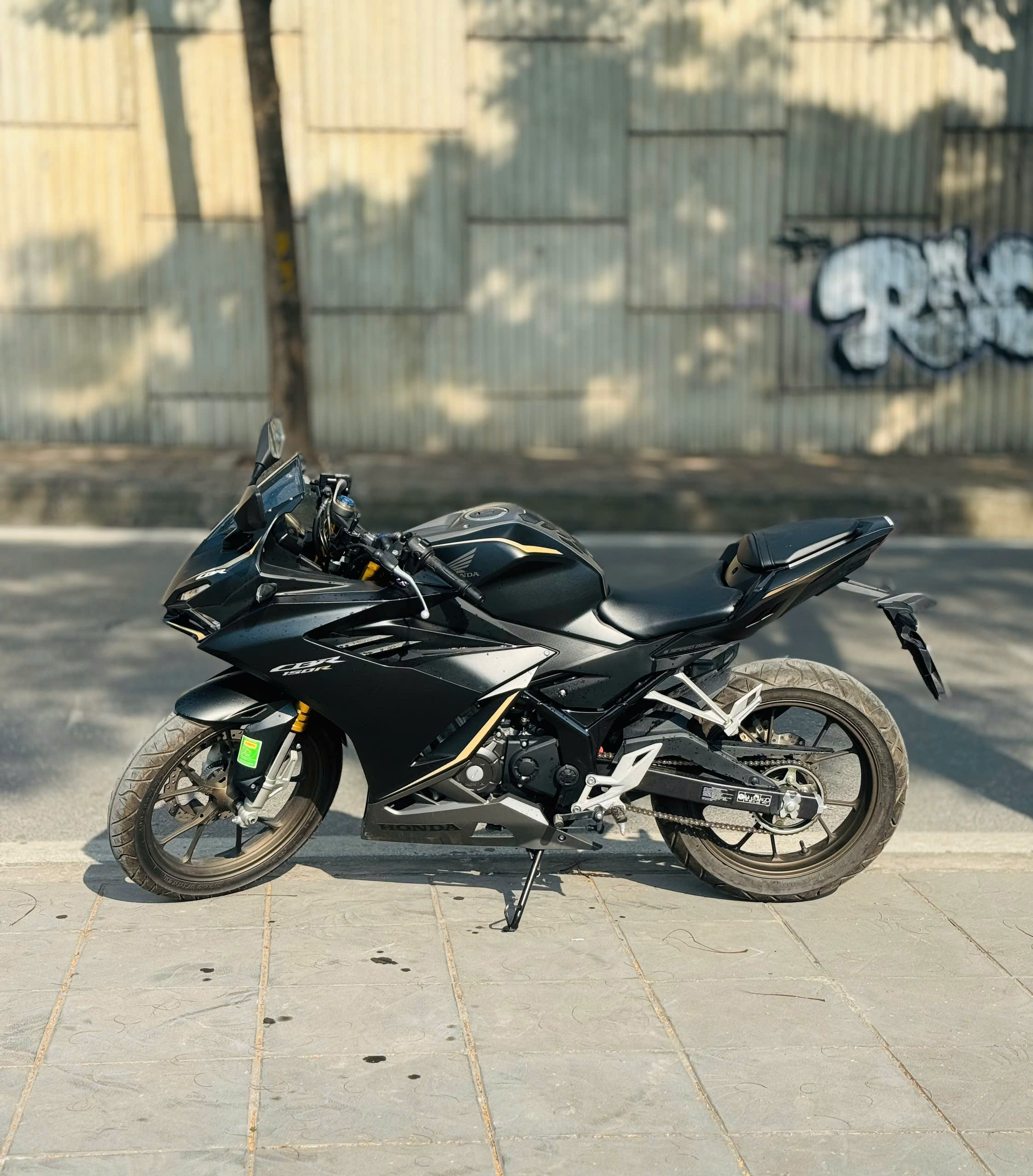 honda CBR 150R  đky : 2025 29AE-150.07